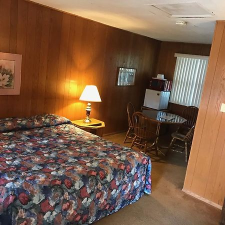 Mcgovern'S Motel And Suites Sun Prairie Экстерьер фото