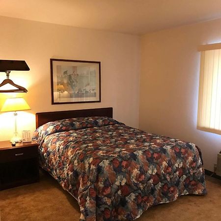 Mcgovern'S Motel And Suites Sun Prairie Экстерьер фото