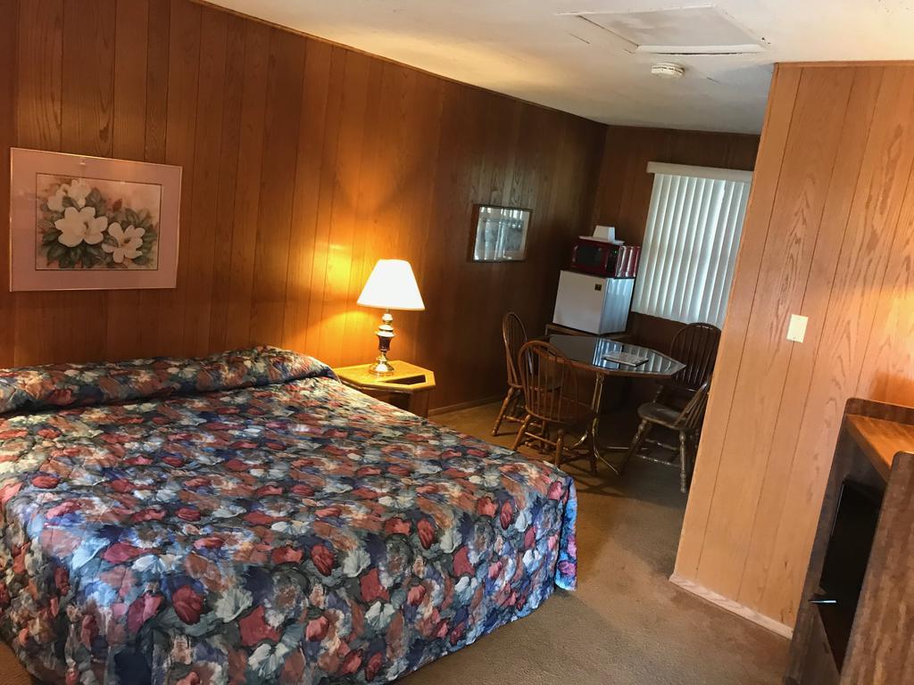 Mcgovern'S Motel And Suites Sun Prairie Экстерьер фото
