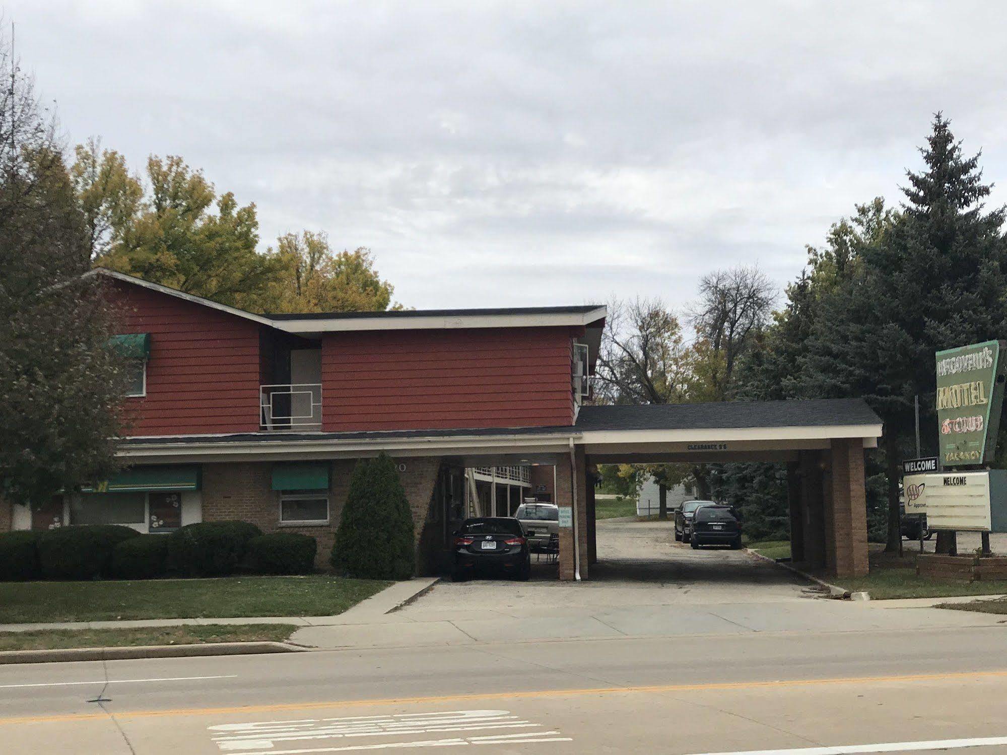 Mcgovern'S Motel And Suites Sun Prairie Экстерьер фото